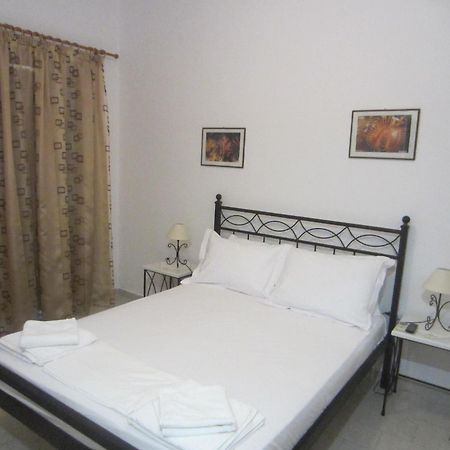 Katerina Apartments Triovasalos Bagian luar foto