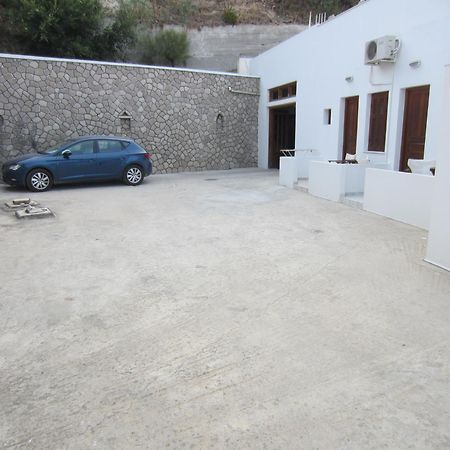 Katerina Apartments Triovasalos Bagian luar foto