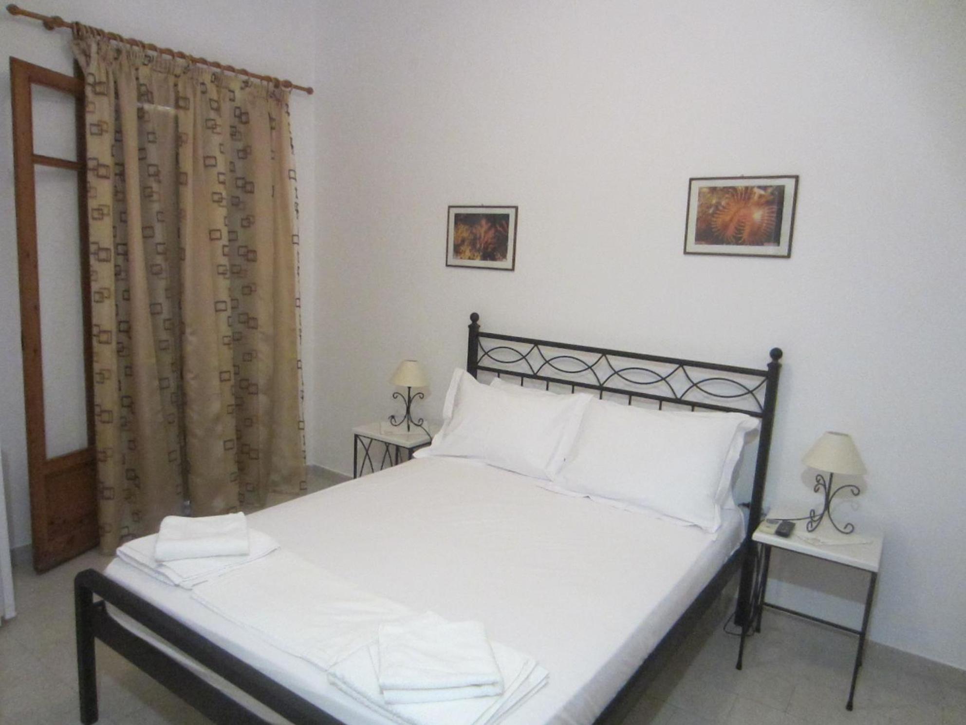 Katerina Apartments Triovasalos Bagian luar foto