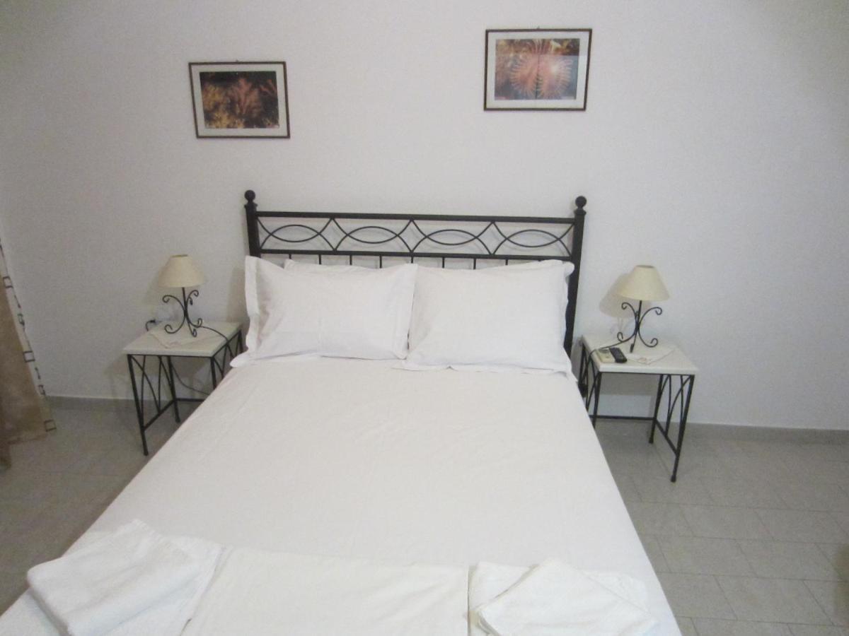Katerina Apartments Triovasalos Bagian luar foto