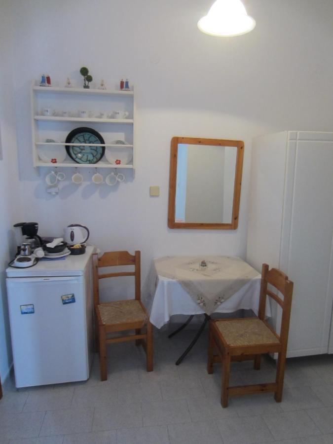 Katerina Apartments Triovasalos Bagian luar foto