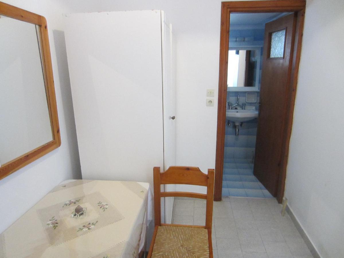 Katerina Apartments Triovasalos Bagian luar foto
