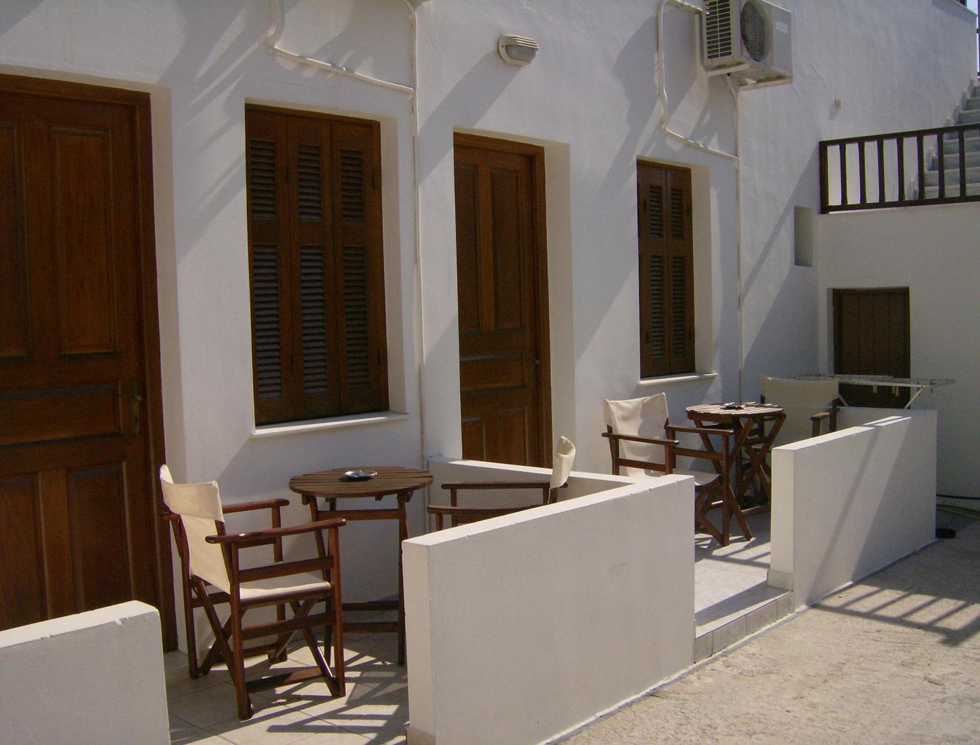 Katerina Apartments Triovasalos Bagian luar foto