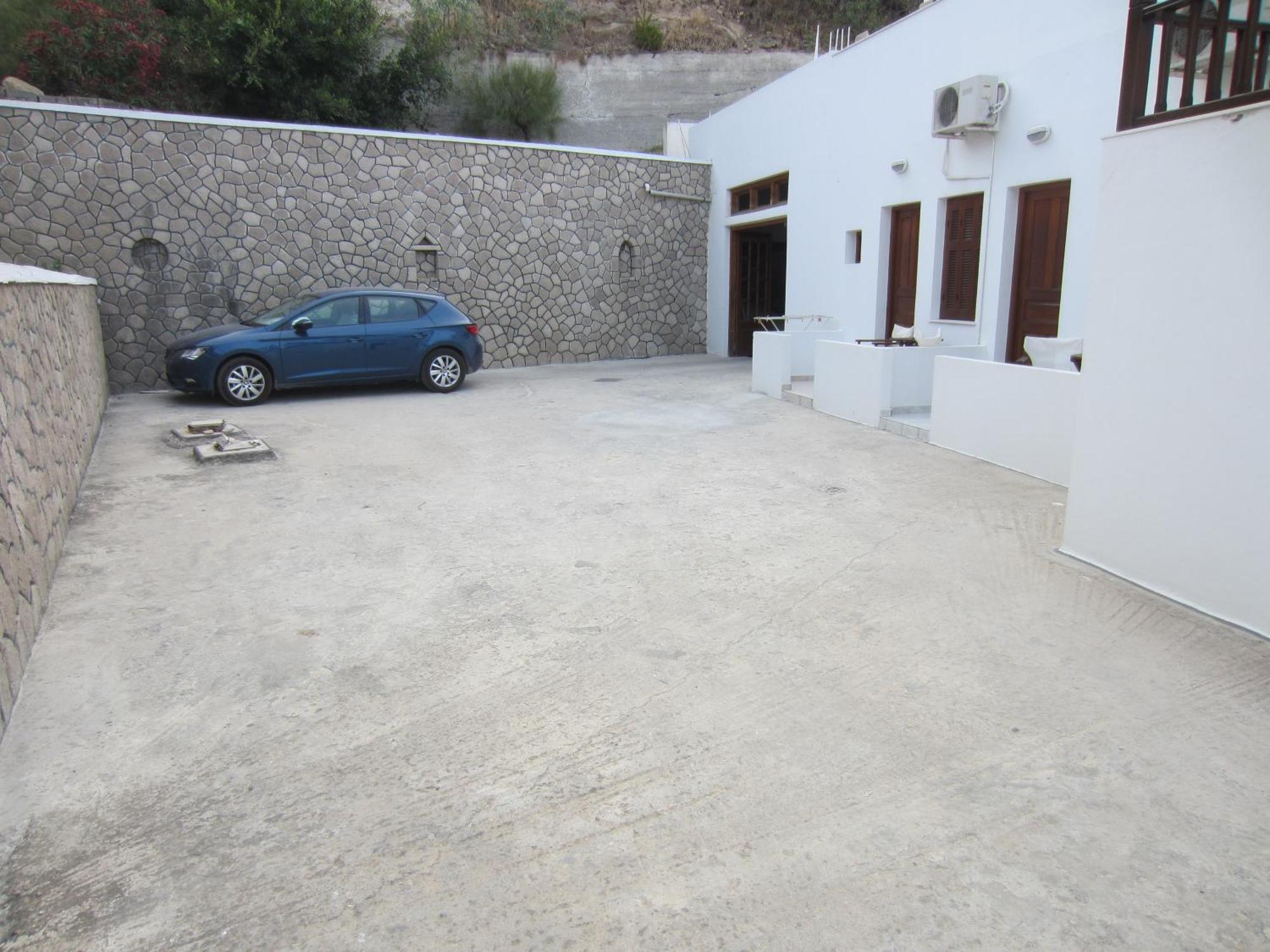Katerina Apartments Triovasalos Bagian luar foto