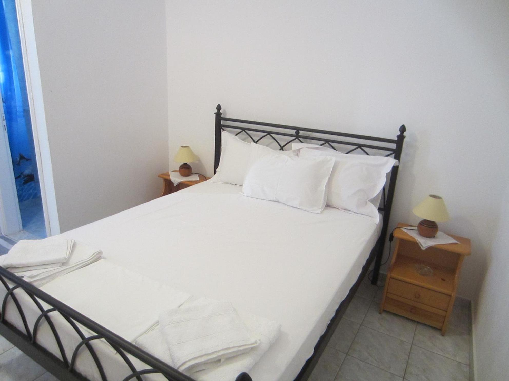 Katerina Apartments Triovasalos Bagian luar foto