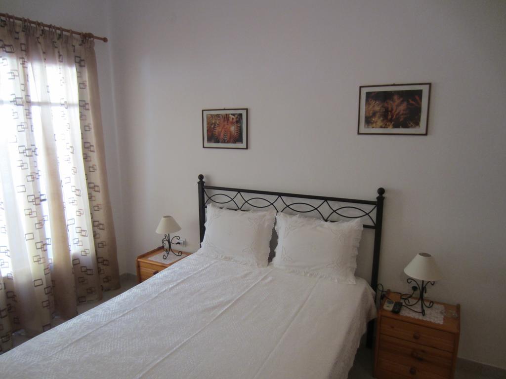 Katerina Apartments Triovasalos Bagian luar foto