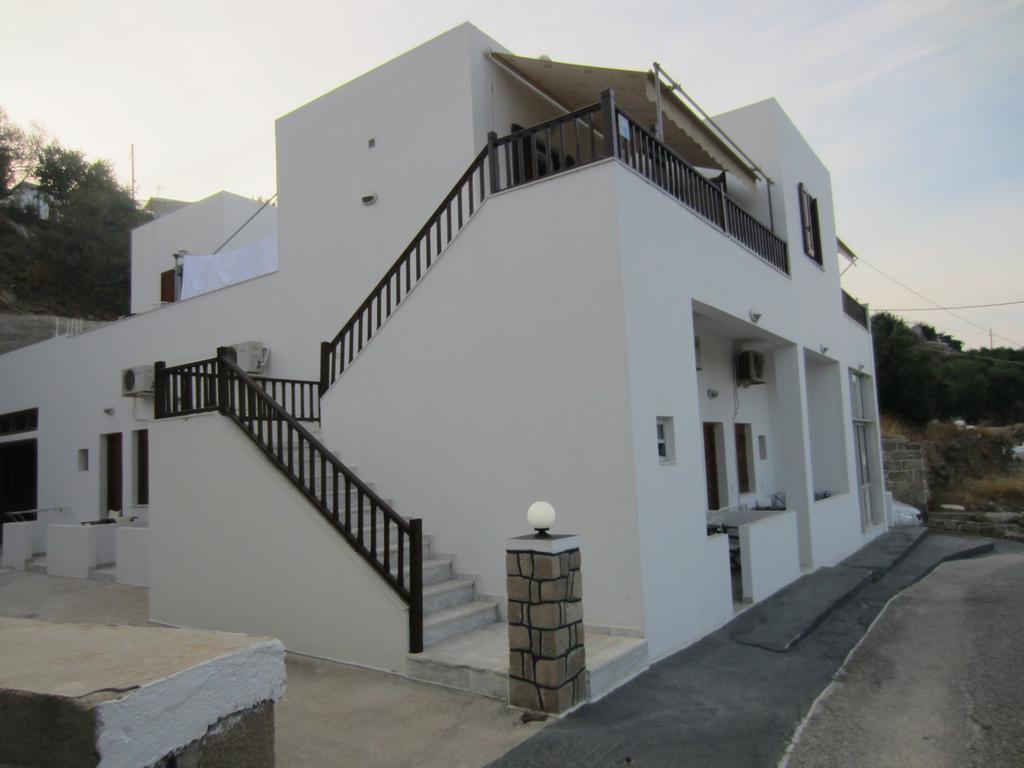 Katerina Apartments Triovasalos Bagian luar foto