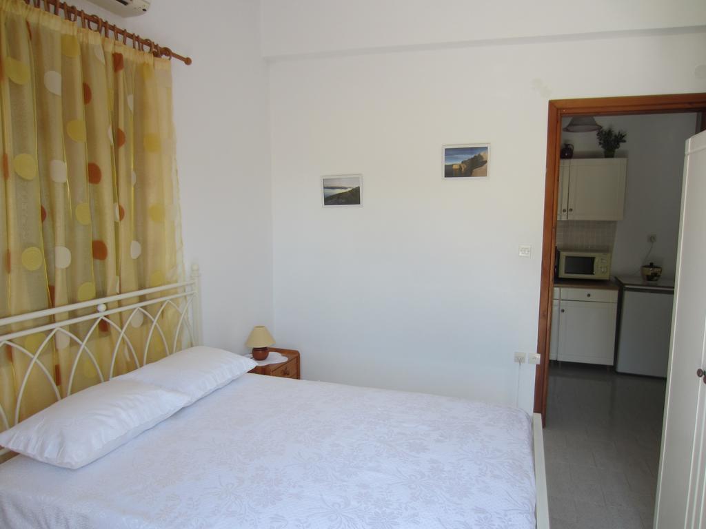 Katerina Apartments Triovasalos Bagian luar foto