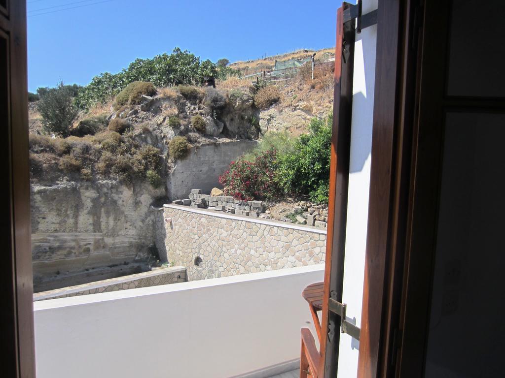 Katerina Apartments Triovasalos Bagian luar foto