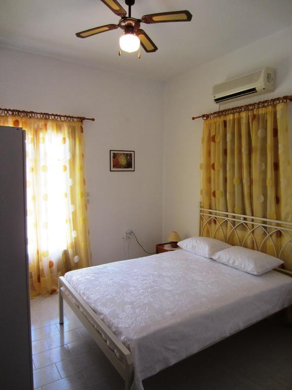 Katerina Apartments Triovasalos Bagian luar foto