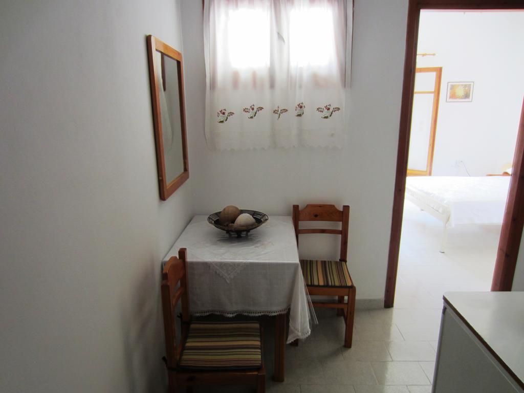 Katerina Apartments Triovasalos Bagian luar foto