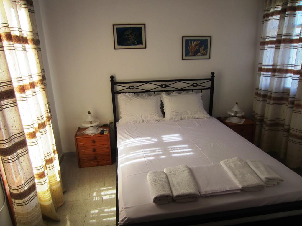 Katerina Apartments Triovasalos Bagian luar foto