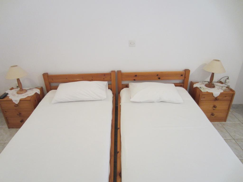 Katerina Apartments Triovasalos Bagian luar foto