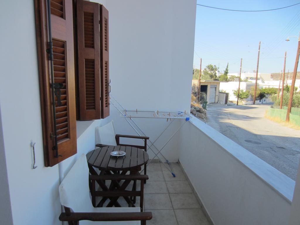Katerina Apartments Triovasalos Bagian luar foto