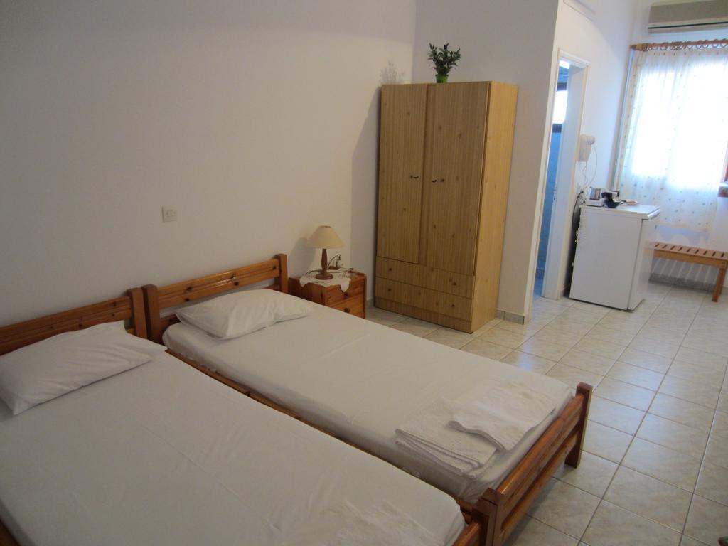Katerina Apartments Triovasalos Bagian luar foto