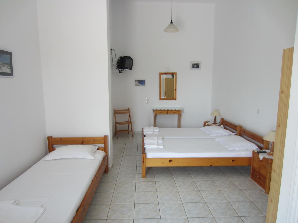 Katerina Apartments Triovasalos Bagian luar foto